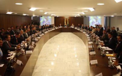 Dilma propõe plebiscito da reforma política