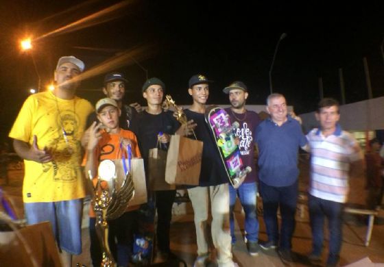 Andradinenses são destaque em competição de skate