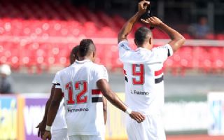 Luis Fabiano se machuca, mas Lucas decide e São Paulo vence a terceira seguida