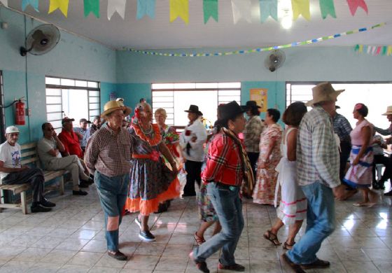 Festa julina promove integração no Centro de Convivência do Idoso 