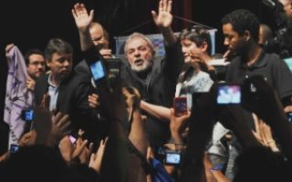 Lula tem na fila 50 convites para títulos de doutor honoris causa