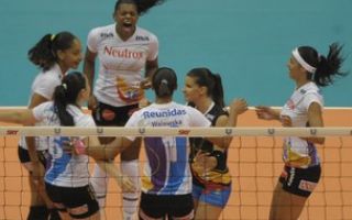 Com facilidade, Vôlei Futuro bate Mackenzie por 3 sets a 0