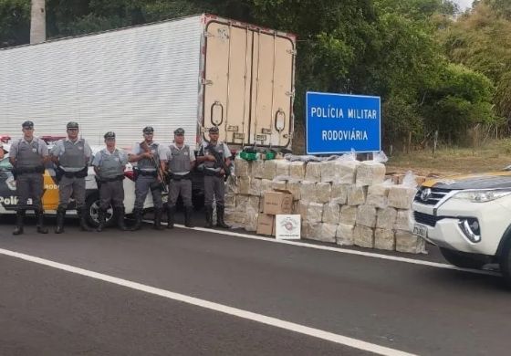 Polícia apreende carreta carregada com maconha em Andradina
