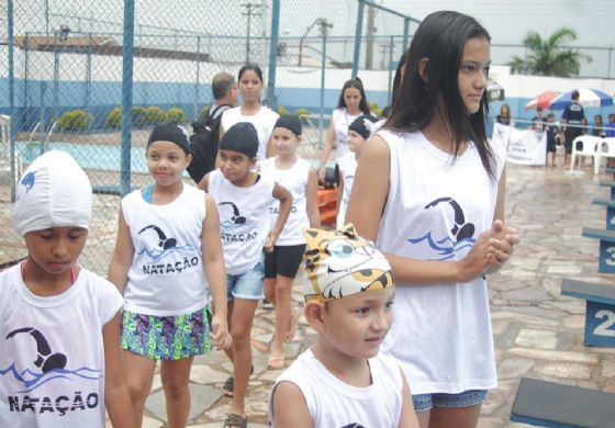 Festival de natação “Criança Feliz” é realizado em Andradina