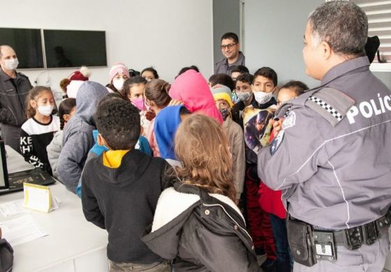 Alunos de Andradina visitam Batalhão da Polícia Militar