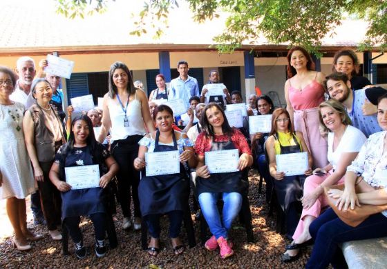 Formatura de curso de garçom da Frente de Trabalho tem almoço voltado a Camor
