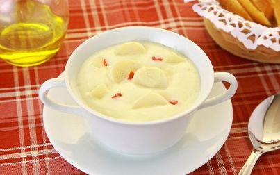  Faça sopa de creme de palmito e sirva com pão italiano e azeite extra virgem