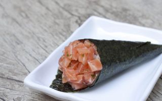 Aprenda a fazer em casa um Temaki de Salmão 