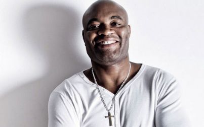 "Alguns fãs não são tão fãs assim", diz Anderson Silva após críticas