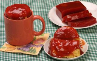 Bolo de fubá com goiabada na caneca