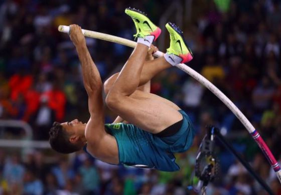 Thiago Braz conquista ouro e bate recorde olímpico no salto com vara