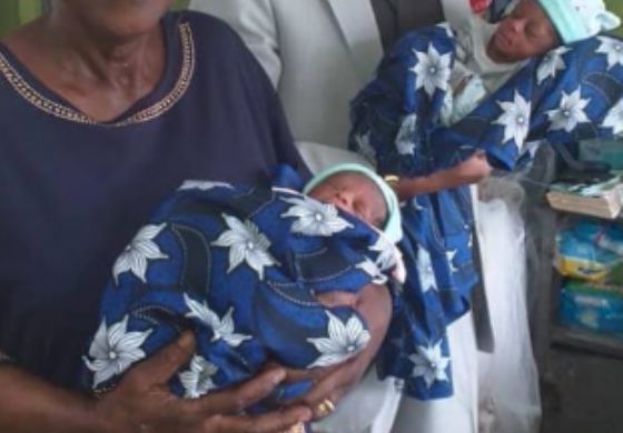 Nigeriana vira mãe primeira vez aos 68 anos e dá à luz a gêmeos