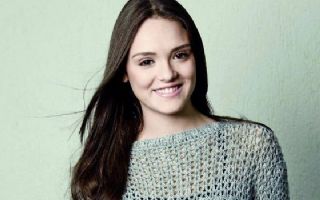 Isabelle Drummond conta a revista que pretende fazer sexo só depois do casamento