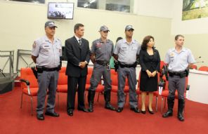 Câmara Municipal prestou homenagens a policiais civis e militares com entrega de Medalha Tiradentes