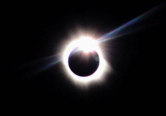 Sexta-feira terá eclipse solar total, equinócio e superlua