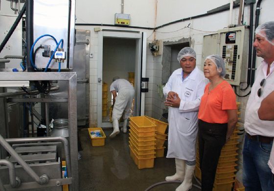 Tamiko acompanha entrega de selo do Ciensp a Associação de Leite