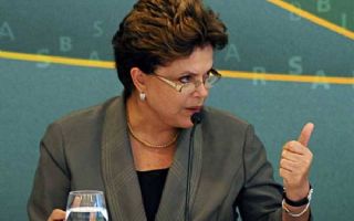 Dilma fixa salário mínimo em R$ 622 para 2012