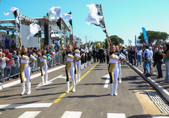 Fotos do Desfile Cívico de aniversário de Três Lagoas