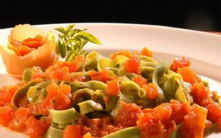 Dia do Macarrão: Tagliarini Verde al Pomodoro 