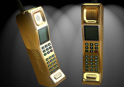 Celular tijolão volta ao mercado em versão folheada a ouro - 