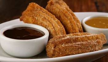 Como fazer em casa a receita do clássico churro