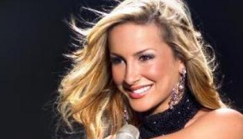 Claudia Leitte representará o Brasil no disco da Copa