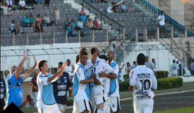 Comercial vence Ferroviária e mantém chances de subir - 