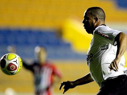 Com Ronaldo irreconhecível, Corinthians perde e sai do G-4 - 