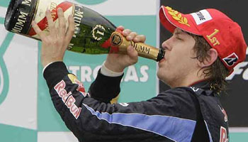 Vettel dá 1ª vitória a Red Bull; Massa é 7º e lidera