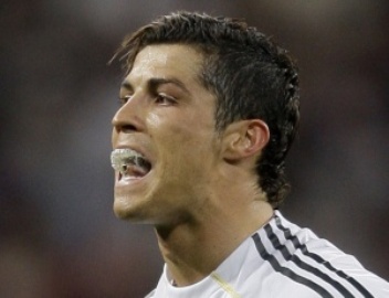 Cristiano Ronaldo usa protetor bucal como Cristiano Ronaldo usa protetor bucal como