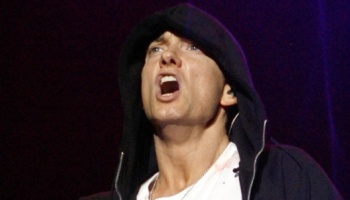 Eminem volta ao topo das paradas com lançamento da música 