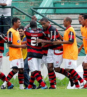 Fla vence, assume a ponta e fica a uma vitória do título - 