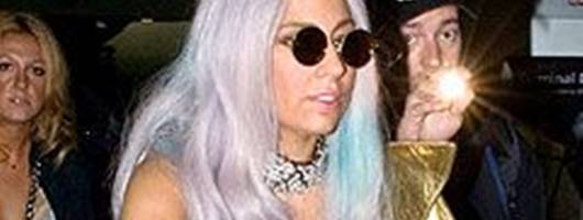 Lady Gaga aparece seminua em aeroporto de Nova York