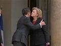Hillary perde o sapato, mas não a pose