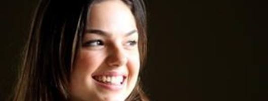 Isis Valverde tem planos de casamento para 2011