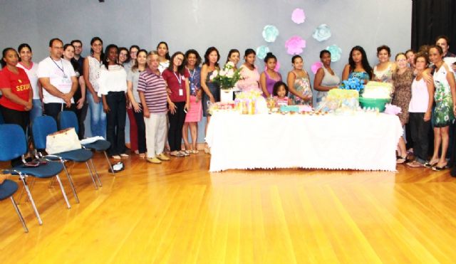 Mamães e familiares receberam o carinho das equipes da Promoção Social. Foto: Divulgação/Prefeitura