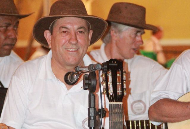 Violeiros da orquestra “Nego Viana” são destaque da Festa da Mandioca - 