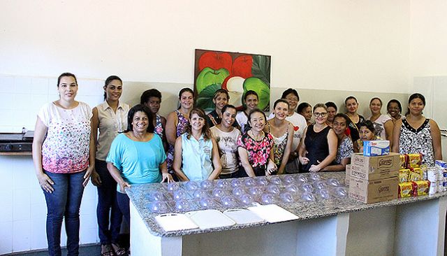 Aula inaugural de oficina priorizou ovos de páscoa. Foto: Divulgação/Prefeitura