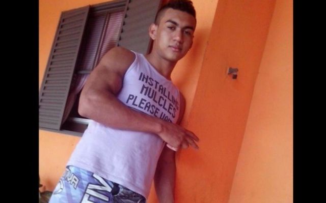 O jovem Yuri Mamede da Costa, que morreu depois de aplicar hidrogel no pênis, falava sobre uso de "bomba" para definir os músculos. Foto: Reprodução/Facebook