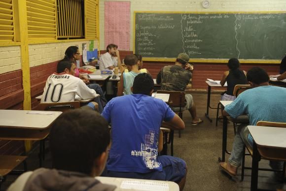 Segundo o movimento Todos pela Educação, índice de estudantes com aprendizado adequado aumentou, mas ainda há um gargalo em matemática. Foto: Agência Brasil
