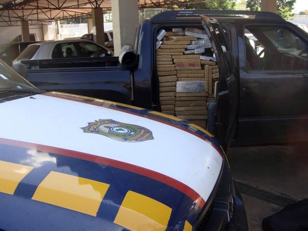 Droga apreendida pela PRF foi levada para PF em Três Lagoas (Foto: Divulgação/PRF)