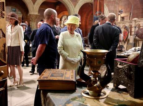 Foto da rainha durante o passeio Foto: Pool / Arthur Allison / AFP