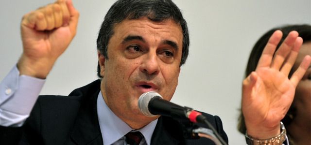 Cardozo diz que políticos não gostaram do uso de algemas em operação - Cardozo diz que políticos não gostaram do uso de algemas em operação -