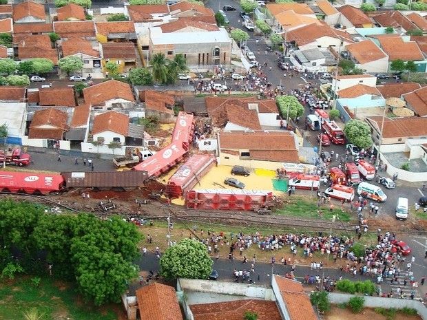 Fotos mostram dimensão do acidente (Foto: Polícia Militar de Rio Preto)