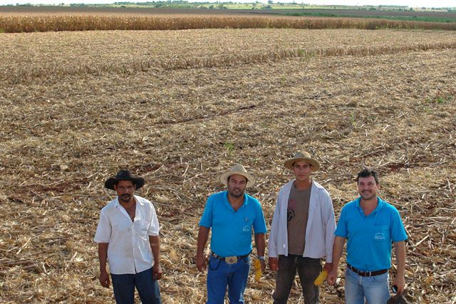 Assentados comemoram boa safra. Foto: divulgação/prefeitura