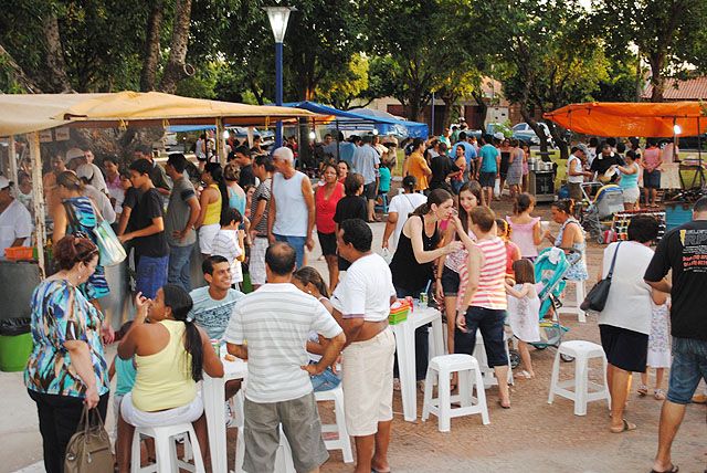 Feira noturna iniciada nesta quinta-feira na praça Stélio Machado Loureiro. Foto: divulgação/prefeitura