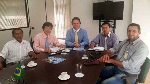 Jamil e Rosivaldo com o novo superintendente regional da Conab em São Paulo, Manoel Mário de Souza Barros . Foto: Divulgação/Prefeitura