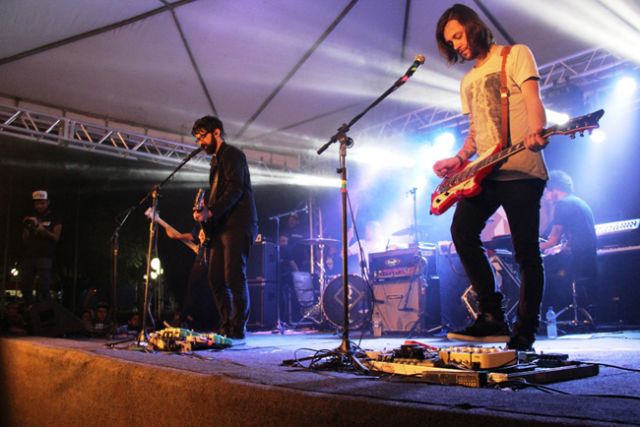 A banda Supercombo realizado pela Secretaria de Cultura do Governo de Andradina atraiu grande público à praça Moura Andrade para uma noite de rock alternativo. Foto: Divulgação/Prefeitura