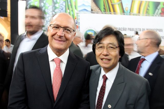 Jamil com o governador Geraldo Alckmin durante posse da nova diretoria Administrativa da APM. Foto: Divulgação/Prefeitura