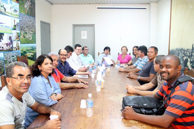 Prefeito Jamil e equipe de governo recepcionam a diretoria do Sindicato dos Servidores Públicos. Foto: Divulgação/Prefeitura